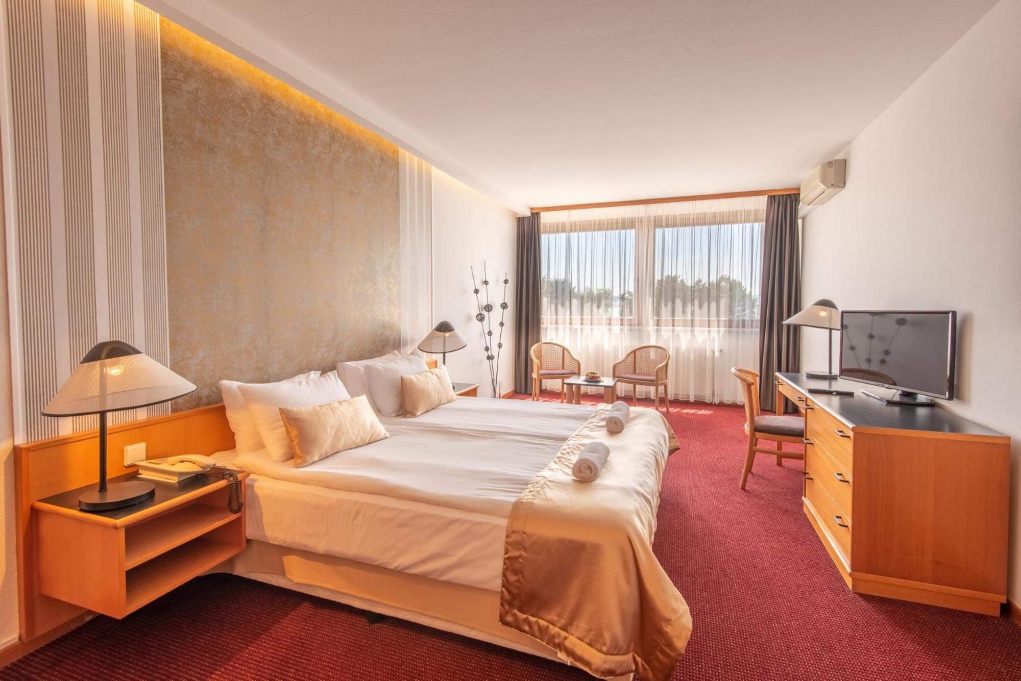 Hotel Club Tihany Exterior photo