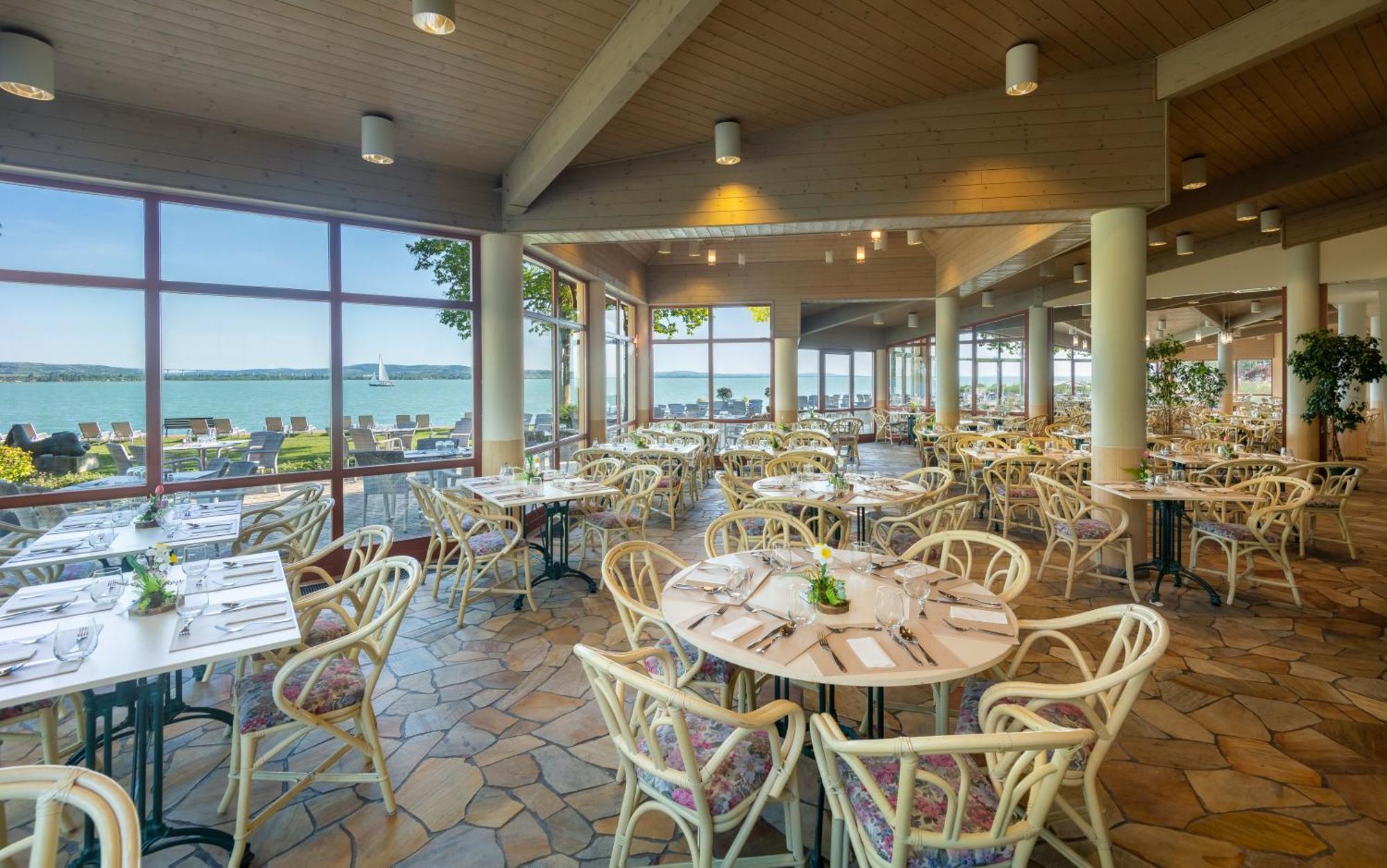Hotel Club Tihany Exterior photo